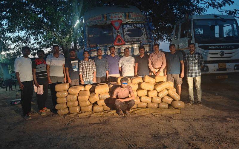  پانچ سو کلو گانجہ منتقل کرنے کو پولیس نے بنایا ناکام، ٹرک ضبط